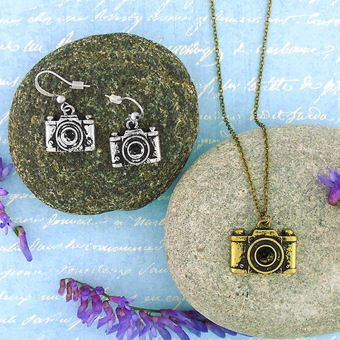 Online shopping for LAVISHY's unique, beautiful & affordable retro style camera necklace. A great gift for you or your girlfriend, wife, co-worker, friend & family. Wholesale available at www.lavishy.com with many unique & fun fashion accessories.