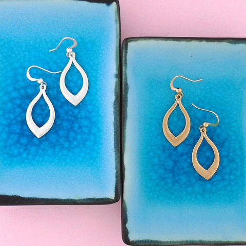 1-083: Silver/gold plated earrings