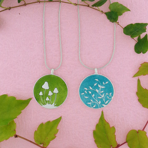 101-013: Enamel Mushroom & Vine Reversible Necklace