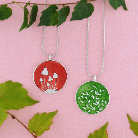 101-013: Enamel Mushroom & Vine Reversible Necklace