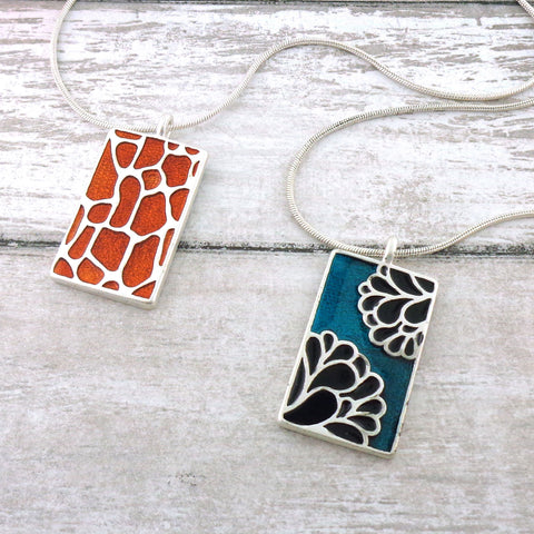 LAVISHY handmade reversible enamel abstract flower & giraffe pattern pendant necklace. Great gift idea for friends & family. Wholesale at www.lavishy.com