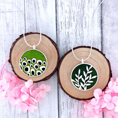 101-020: Enamel Leaf Reversible Necklace