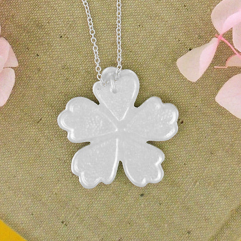 101-064: Handmade Enamel Flower Necklace