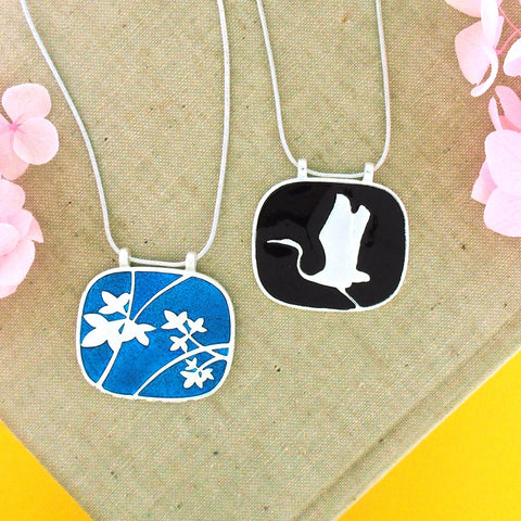 101-025: Handmade Japanese Crane & Leaf Enamel Reversible Necklace