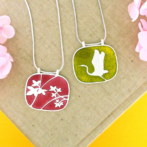 101-025: Handmade Japanese Crane & Leaf Enamel Reversible Necklace
