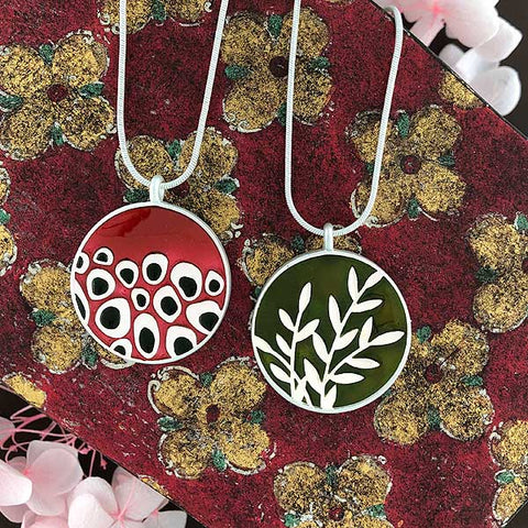 101-020: Enamel Leaf Reversible Necklace