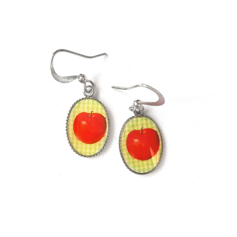 LAVISHY cute handmade dainty rhodium plated crown earrings for everyday wear, playful & quirky gift gift idea for family & friends. Wholesale at www.lavishy.com