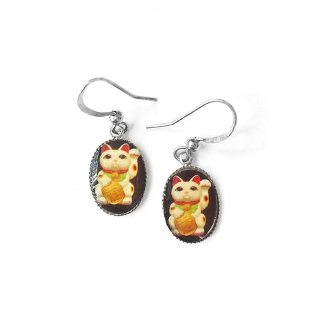 31-023: Dainty earrings-money cat