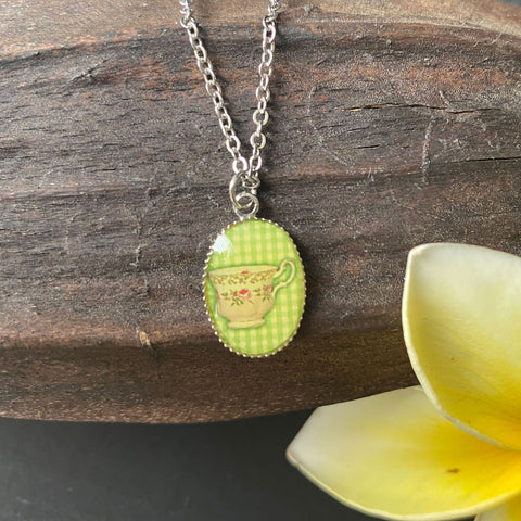 31-080N: Dainty necklace-tea cup