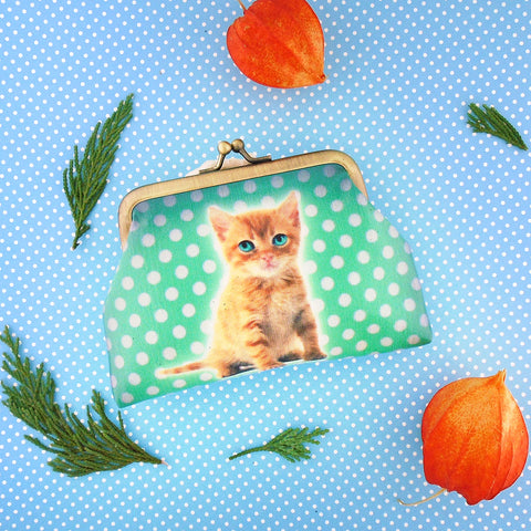 Mlavi green eye kitten print retro style kiss lock frame vegan leather coin purse for everyday use & gift idea for family & friends. Wholesale at www.mlavi.com