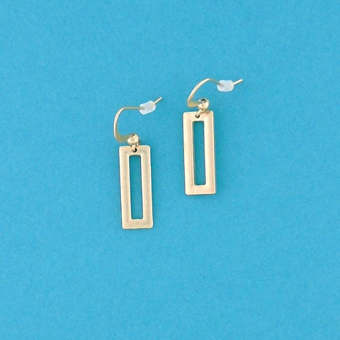 Online shopping for LAVISHY affordable chic silver/gold plated earrings, great for everyday wear & gifts for family & friends. Wholesale at www.lavishy.com for gift shops, boutiques, book stores in Canada, USA & worldwide.