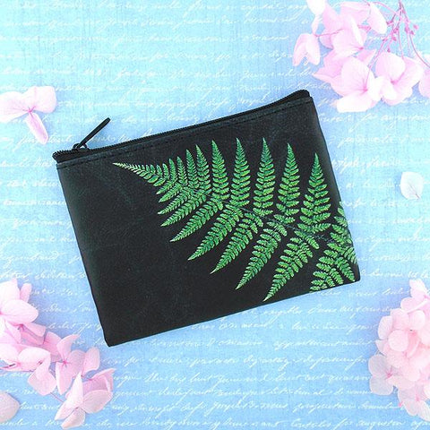 LAVISHY charming vintage style fern print vegan coin purse. Great for everyday use, fun gift for family & friends. Wholesale at www.lavishy.com for gift shop, clothing & fashion accessories boutique, book store in Canada, USA & worldwide since 2001.