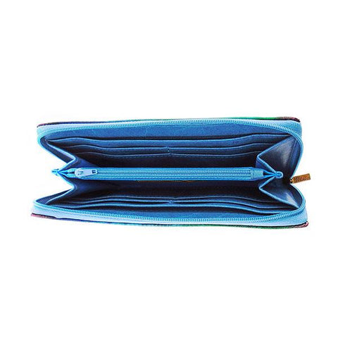 Mlavi Eco-friendly vegan large wristlet wallet with pug daddy and pug puppy print. Great for everyday use, travel or as gift for dog loving family & friends. Wholesale at www.mlavi.com for gift shops, fashion accessories & clothing boutiques in Canada, USA & worldwide.