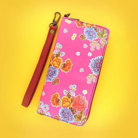 Mexican retro oilcloth style mum flower print pink vegan wristlet wallet for every use, travel or as gift for family & friend. Wholesale at www.mlavi.com