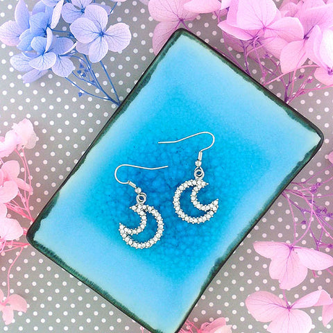 Online shopping for Rhodium or 12k gold plated moon earrings with Austrian crystal accent. A great gift for you or your girlfriend, wife, co-worker, friend & family. Wholesale at www.lavishy.com with many unique & fun fashion accessories.