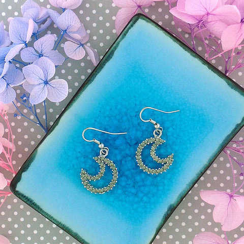 Online shopping for Rhodium or 12k gold plated moon earrings with Austrian crystal accent. A great gift for you or your girlfriend, wife, co-worker, friend & family. Wholesale at www.lavishy.com with many unique & fun fashion accessories.