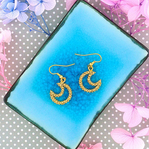Online shopping for Rhodium or 12k gold plated moon earrings with Austrian crystal accent. A great gift for you or your girlfriend, wife, co-worker, friend & family. Wholesale at www.lavishy.com with many unique & fun fashion accessories.