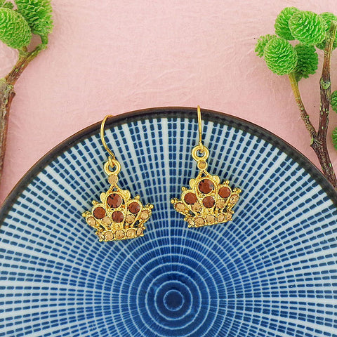 Online shopping for Rhodium or 12k gold plated crown earrings with Austrian crystal accent. A great gift for you or your girlfriend, wife, co-worker, friend & family. Wholesale at www.lavishy.com with many unique & fun fashion accessories.